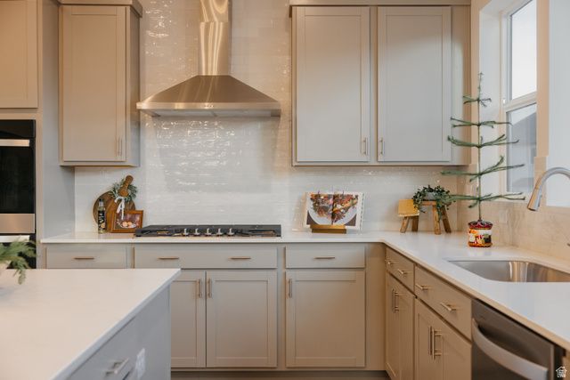 5233 S PARAMOUNT DR, Riverdale, UT 84405