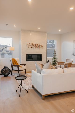 5233 S PARAMOUNT DR, Riverdale, UT 84405