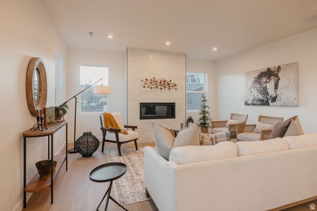 5233 S PARAMOUNT DR, Riverdale, UT 84405