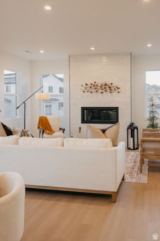 5233 S PARAMOUNT DR, Riverdale, UT 84405