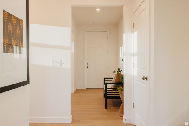 5233 S PARAMOUNT DR, Riverdale, UT 84405