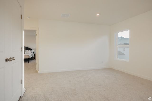5233 S PARAMOUNT DR, Riverdale, UT 84405