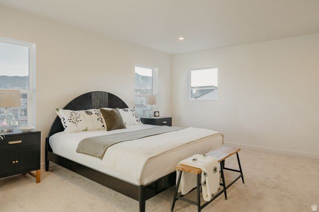 5233 S PARAMOUNT DR, Riverdale, UT 84405