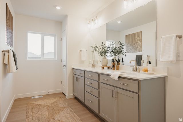 5233 S PARAMOUNT DR, Riverdale, UT 84405