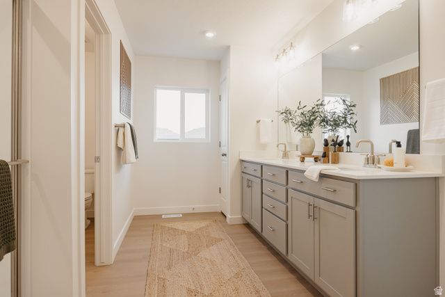 5233 S PARAMOUNT DR, Riverdale, UT 84405