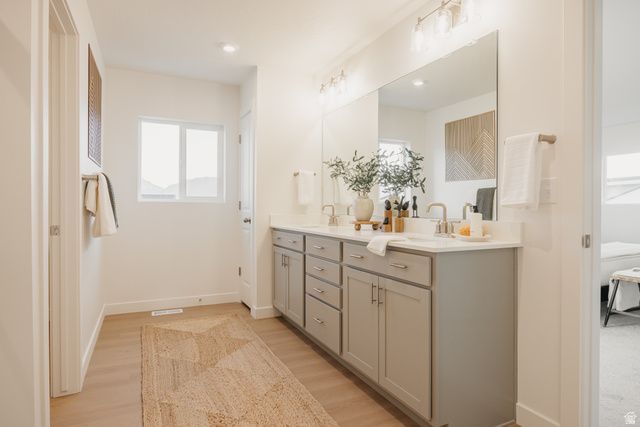 5233 S PARAMOUNT DR, Riverdale, UT 84405