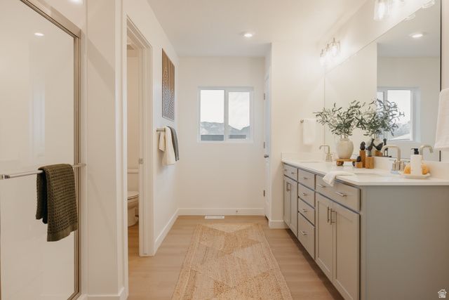 5233 S PARAMOUNT DR, Riverdale, UT 84405