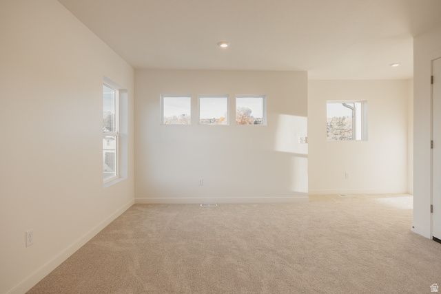 5233 S PARAMOUNT DR, Riverdale, UT 84405