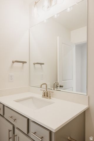 5233 S PARAMOUNT DR, Riverdale, UT 84405