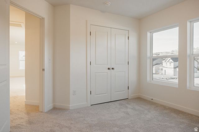 5233 S PARAMOUNT DR, Riverdale, UT 84405