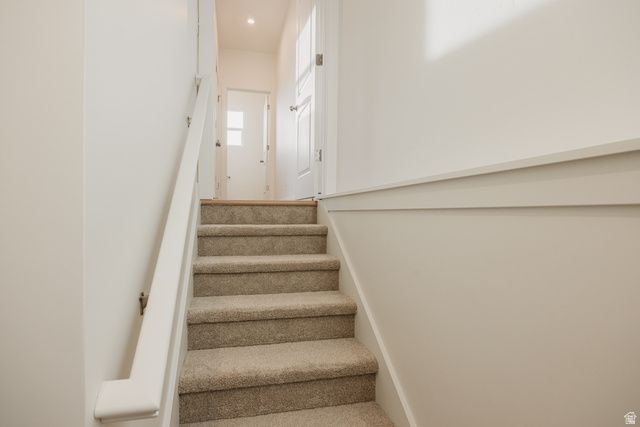 5233 S PARAMOUNT DR, Riverdale, UT 84405