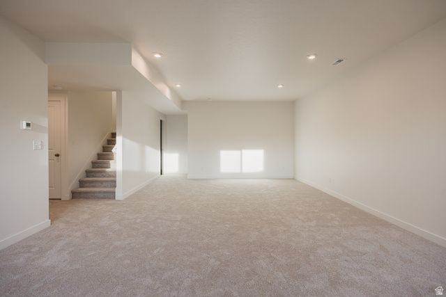 5233 S PARAMOUNT DR, Riverdale, UT 84405