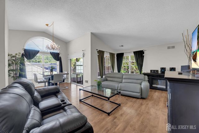 8 Ingram Drive D, Monroe, NJ 08831