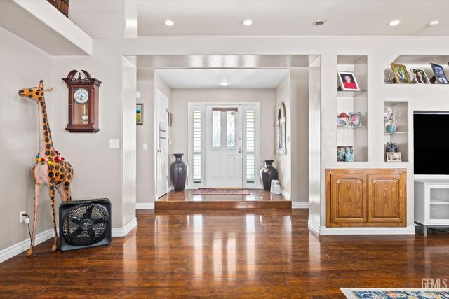 6001 Friedson Court, Bakersfield, CA 93306
