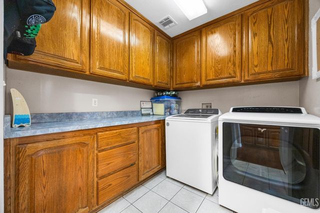 6001 Friedson Court, Bakersfield, CA 93306