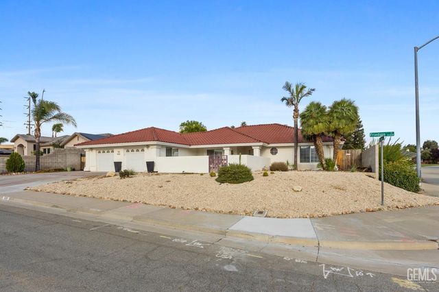 6001 Friedson Court, Bakersfield, CA 93306