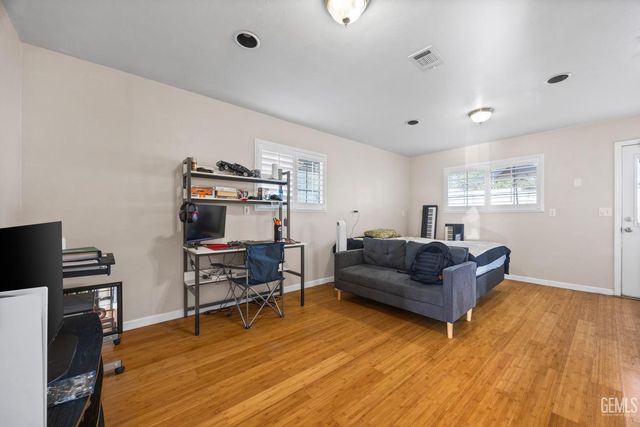 6001 Friedson Court, Bakersfield, CA 93306