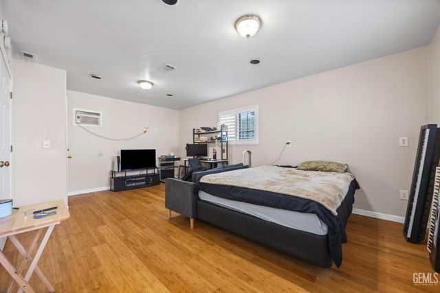 6001 Friedson Court, Bakersfield, CA 93306