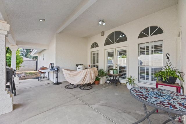 6001 Friedson Court, Bakersfield, CA 93306