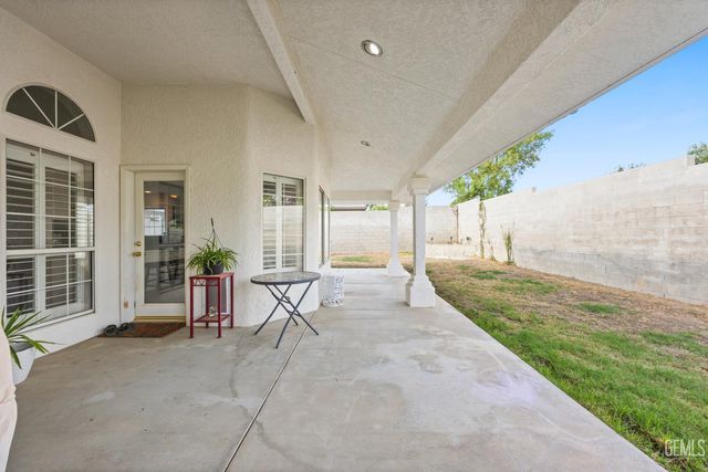 6001 Friedson Court, Bakersfield, CA 93306