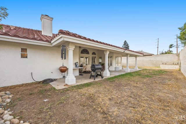 6001 Friedson Court, Bakersfield, CA 93306
