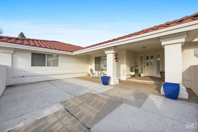 6001 Friedson Court, Bakersfield, CA 93306