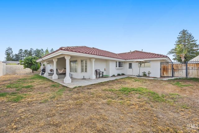 6001 Friedson Court, Bakersfield, CA 93306