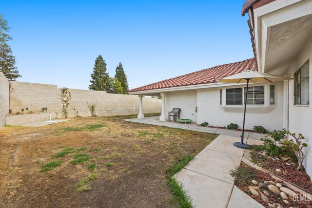 6001 Friedson Court, Bakersfield, CA 93306