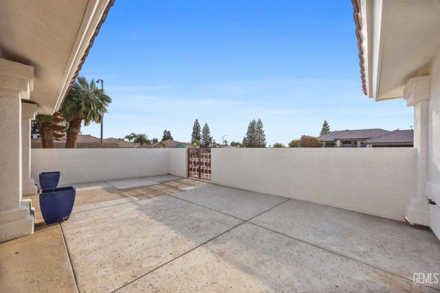 6001 Friedson Court, Bakersfield, CA 93306
