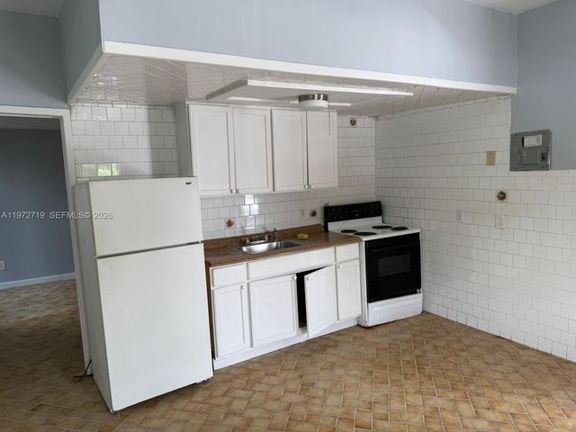 437 NE 30th St 4, Miami, FL 33137