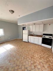 437 NE 30th St 4, Miami, FL 33137