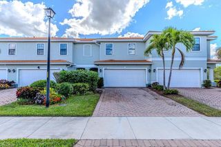 15389 Summit Place CIR # 286, Naples, FL 34119