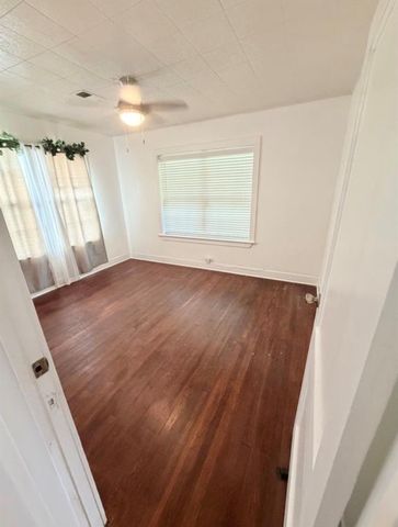 428 10th Avenue North, Texas City, TX 77590