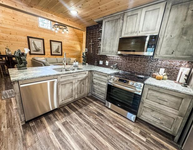 255 Lakeside Place, Avinger, TX 75630