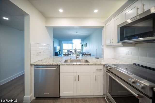 1086 Forest Lakes DR 9303, Naples, FL 34105