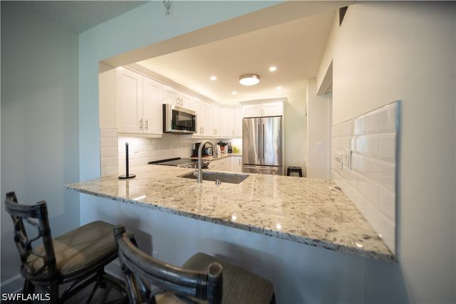1086 Forest Lakes DR 9303, Naples, FL 34105