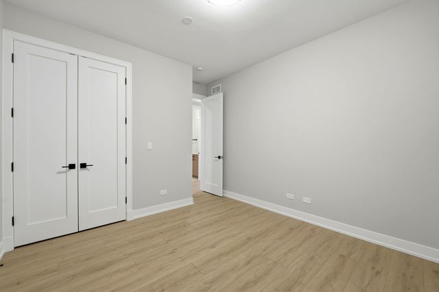 2355 W Flournoy Street G01, Chicago, IL 60612