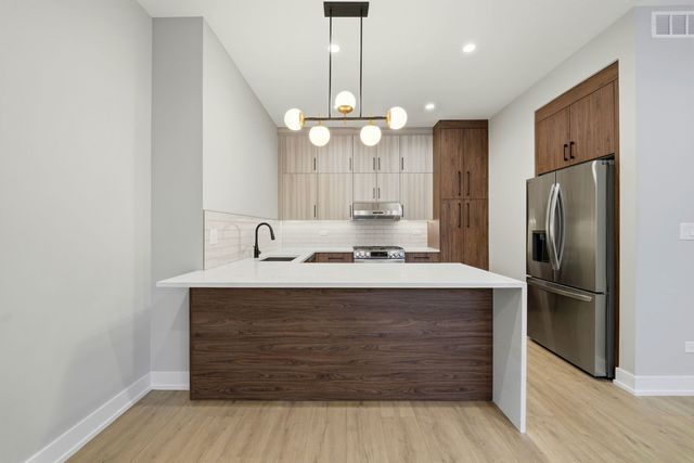 2355 W Flournoy Street G01, Chicago, IL 60612