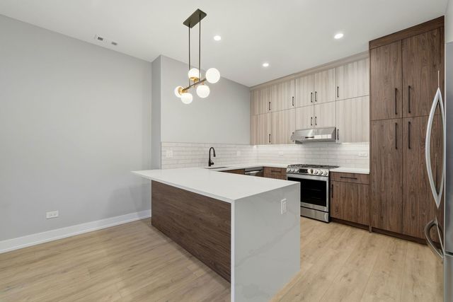 2355 W Flournoy Street G01, Chicago, IL 60612