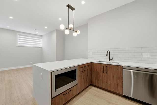 2355 W Flournoy Street G01, Chicago, IL 60612