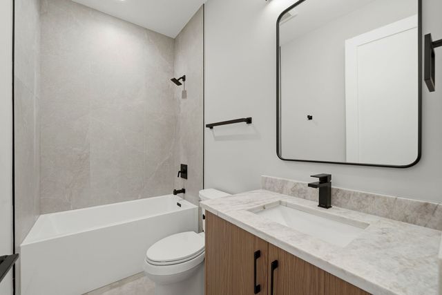 2355 W Flournoy Street G01, Chicago, IL 60612