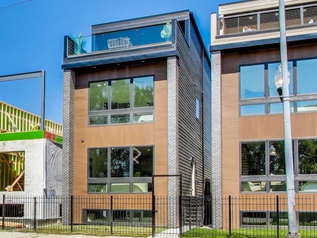 4212 W 5th Avenue, Chicago, IL 60624