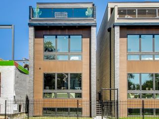 4212 W 5th Avenue, Chicago, IL 60624