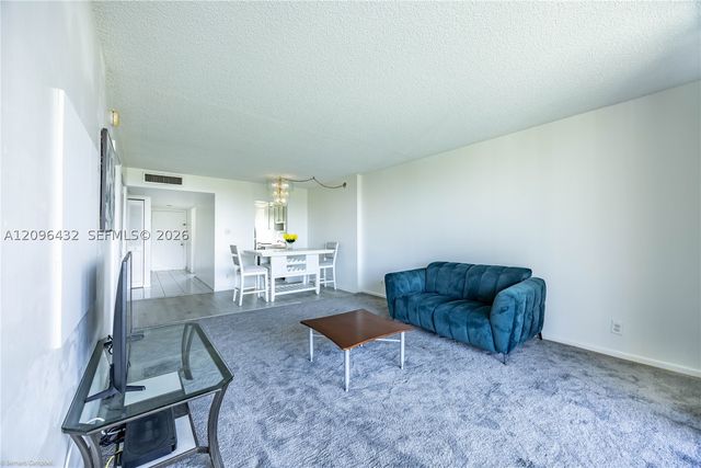 3301 NW 47th Ter 403, Lauderdale Lakes, FL 33319