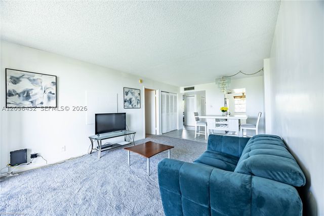 3301 NW 47th Ter 403, Lauderdale Lakes, FL 33319