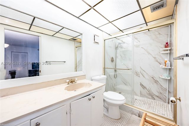 3301 NW 47th Ter 403, Lauderdale Lakes, FL 33319
