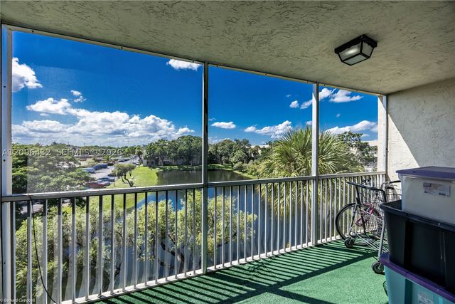 3301 NW 47th Ter 403, Lauderdale Lakes, FL 33319