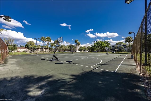 3301 NW 47th Ter 403, Lauderdale Lakes, FL 33319