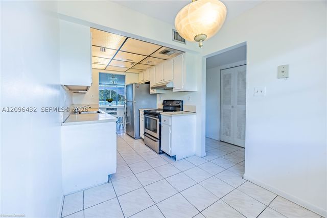 3301 NW 47th Ter 403, Lauderdale Lakes, FL 33319