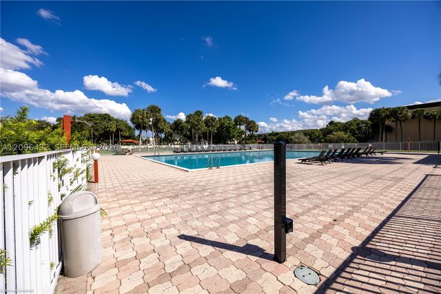 3301 NW 47th Ter 403, Lauderdale Lakes, FL 33319